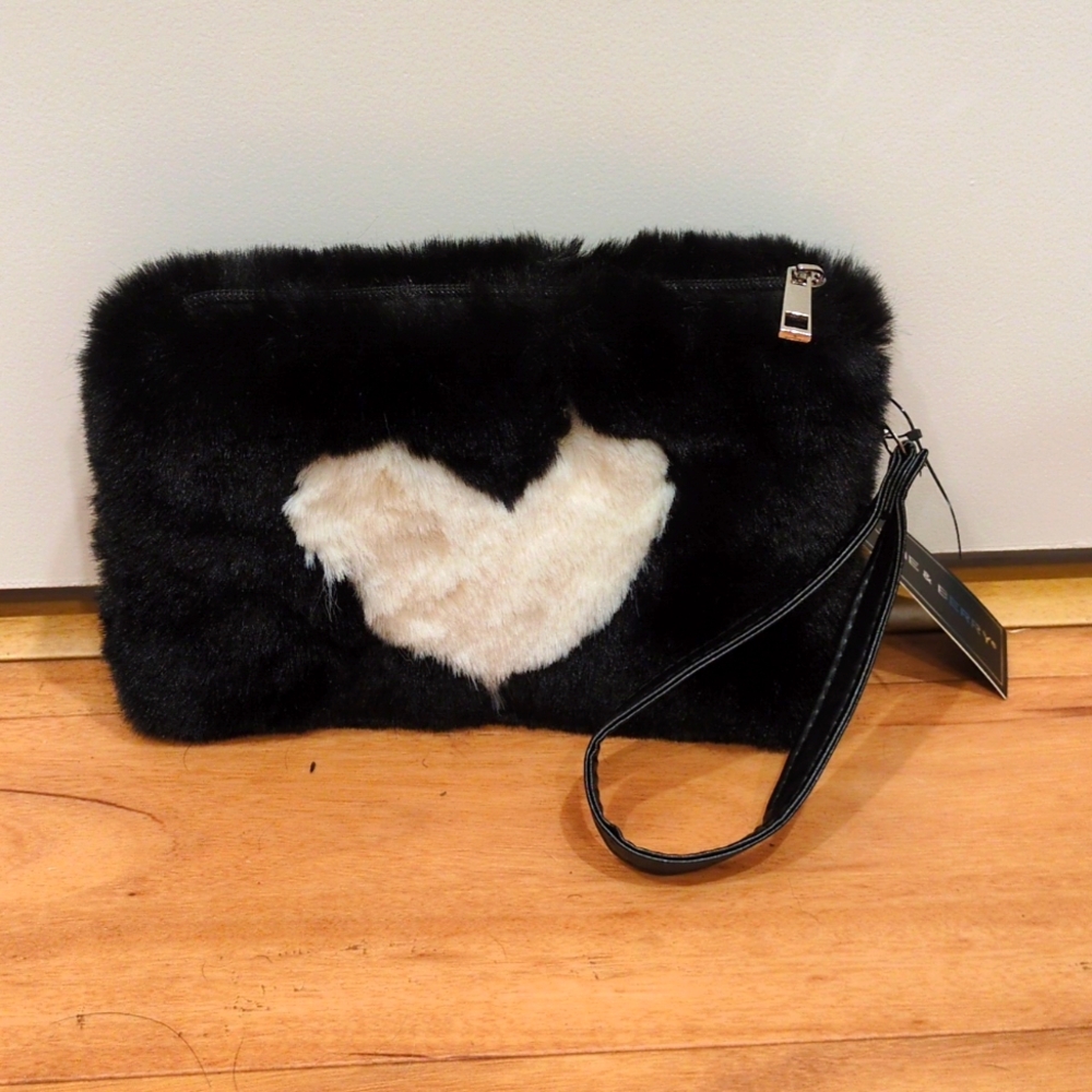 NWT Jane & Berry Faux Fur Fashion Cream Heart Black Wristlet